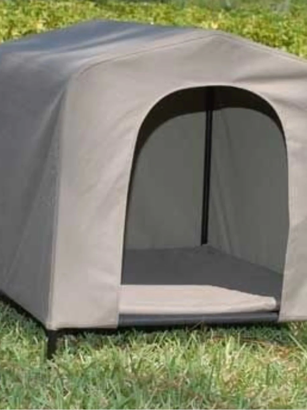 Outback Hound Hut medium